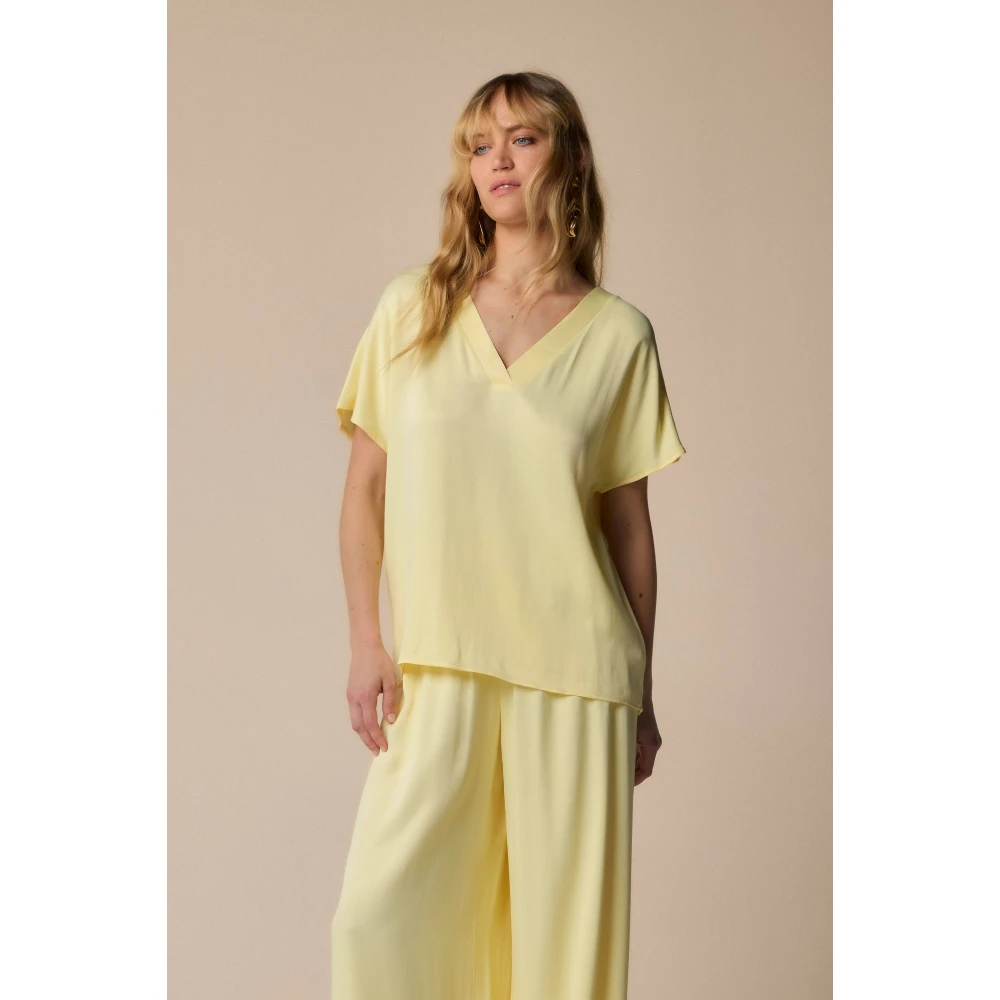 Kocca Stijlvolle Blouses voor Vrouwen Yellow Dames