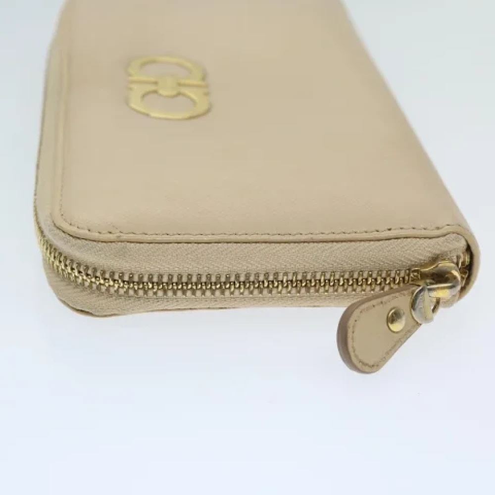 Salvatore Ferragamo Pre-owned Leather wallets Beige Dames