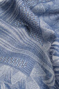 echarpe-avec-motif-decoratif