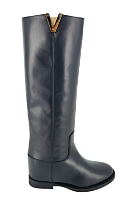 black-tubular-leather-boots-with-golden-v-detail