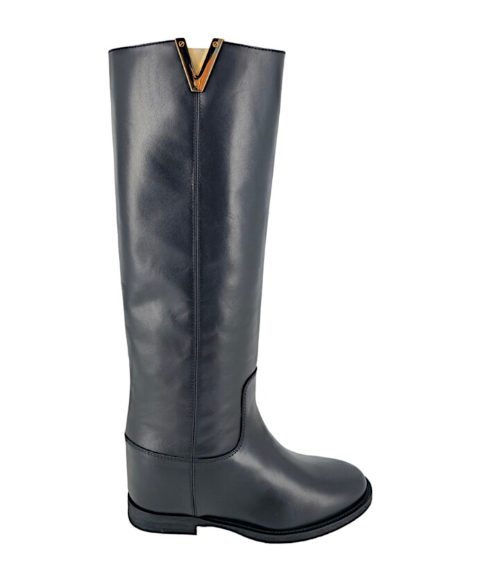 black-tubular-leather-boots-with-golden-v-detail