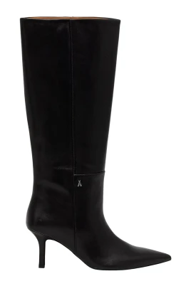 Spetsiga läderstövlar