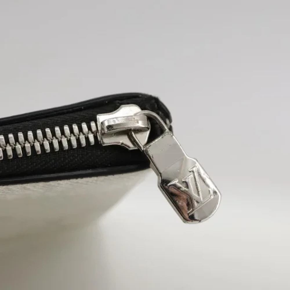 Louis Vuitton Vintage Pre-owned Leather clutches Gray Dames