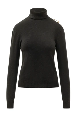 Turtlenecktröja med brosch