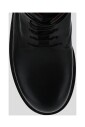 botte-en-cuir-avec-style-unique