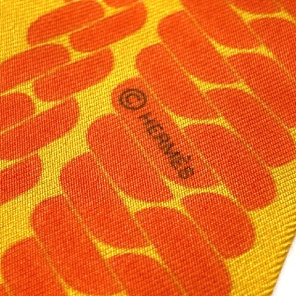 Hermès Vintage Pre-owned Silk scarves Orange Dames