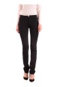 jeans-en-denim-classiques-pour-un-usage-quotidien