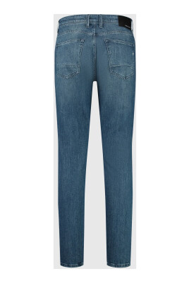 slim-fit-jeans