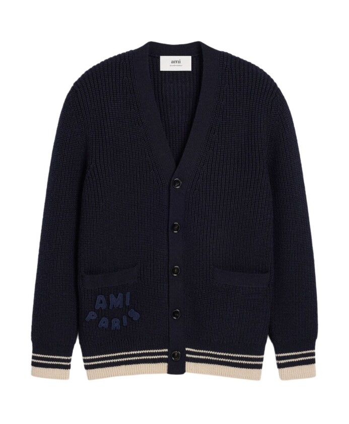 pull-bleu-avec-monogramme-signature