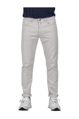 slim-fit-jeans
