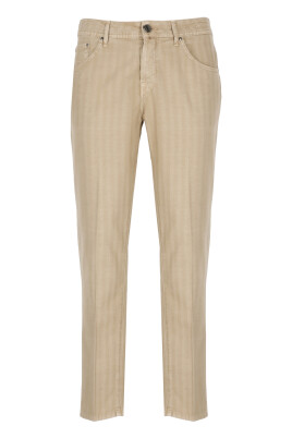 beige-bomulls-jeans-med-logo-patch