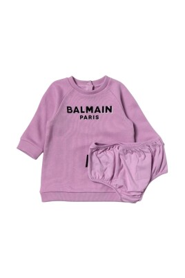 ensemble-sweatshirt-avec-logo-chic