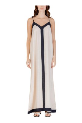 chic-v-neck-beige-maxi-dress
