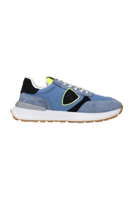 sneakers-vintage-en-tissu-avec-logo