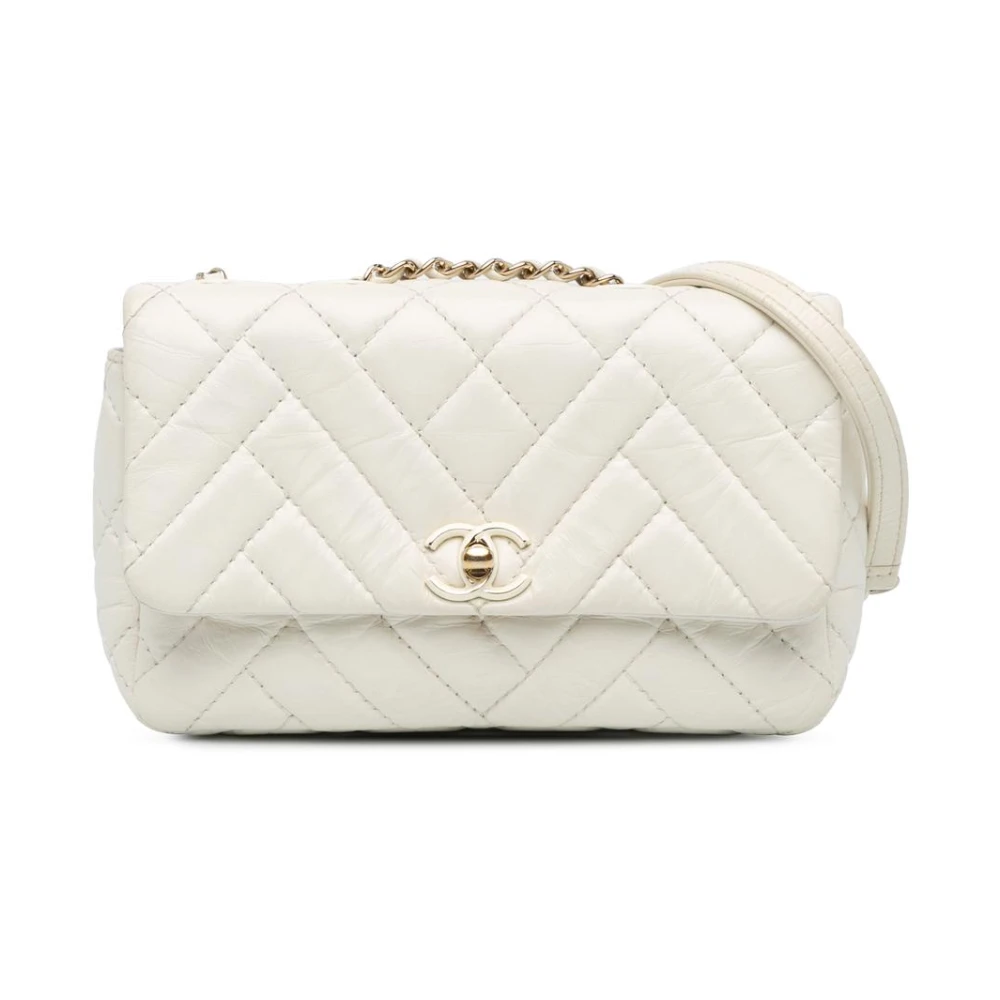 Chanel Vintage Women's White Pre-Owned 19 Flap Bag Quilted Leather