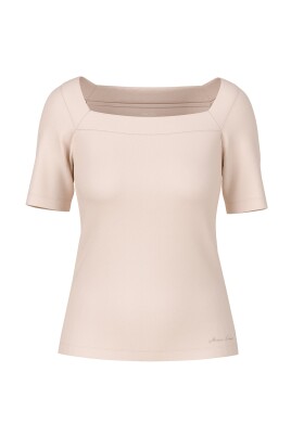 t-shirt-avec-encolure-carree