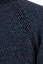 elegant-pull-a-col-roule-en-maille