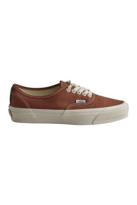 iconic-low-top-canvas-sneakers