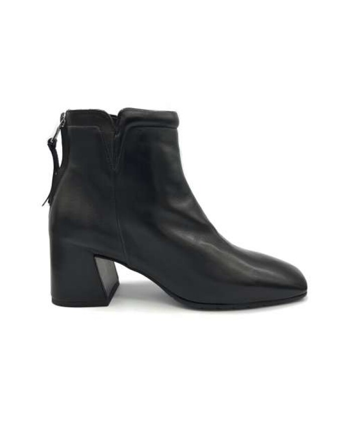 black-leather-ankle-boot-with-zipper