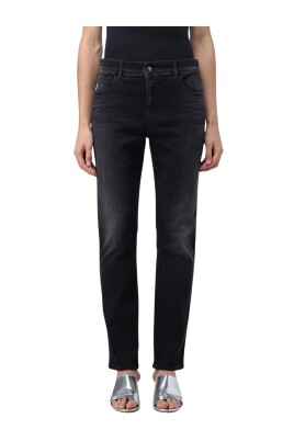 classic-denim-jeans-for-everyday-wear