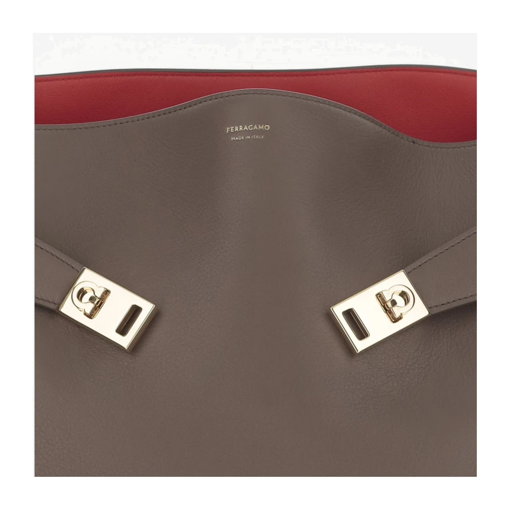 Salvatore Ferragamo Stijlvolle tassen voor elke gelegenheid Brown Dames