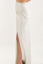jupe-longue-en-satin-beige-a-fente
