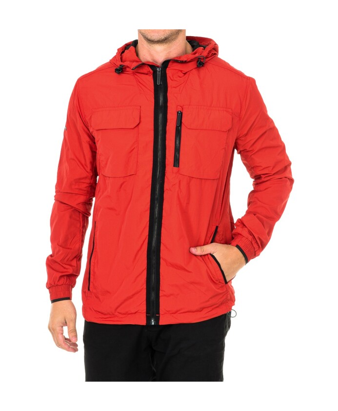 veste-impermeable-rouge-avec-capuche