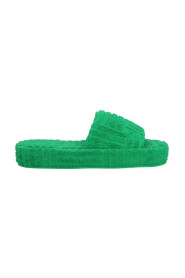 Grüne Baumwoll-Sandalen für den Urlaub