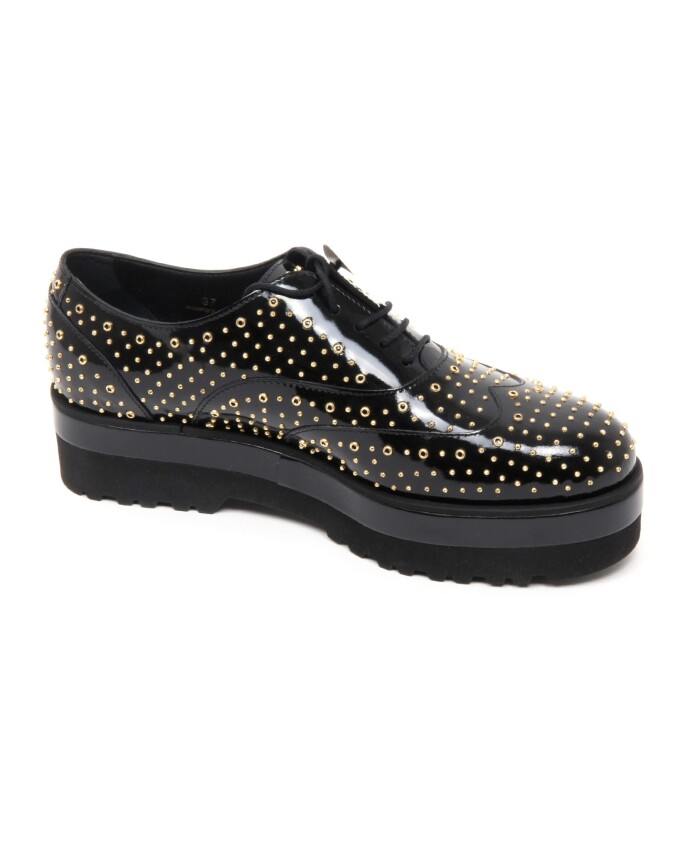 chaussures-classiques-elegantes-a-clous-dores