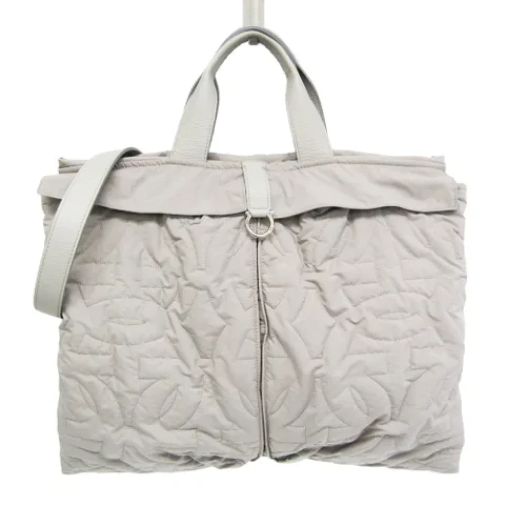 Salvatore Ferragamo Pre-owned Nylon handbags Gray Dames
