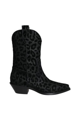 polyethylene-cowboy-boots