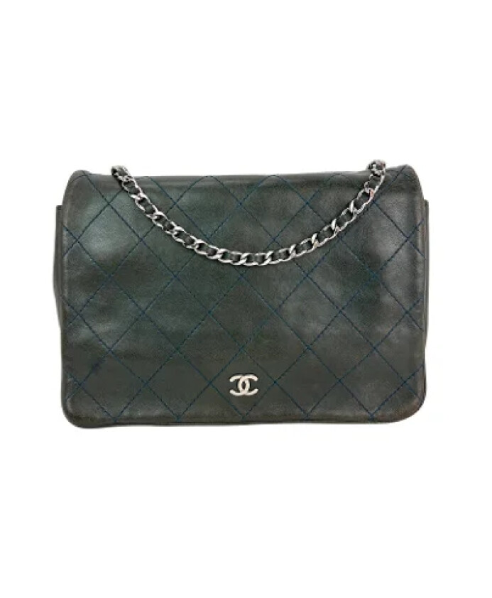 pre-owned-cuir-sacs-chanel