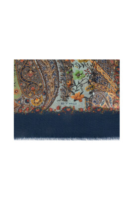 elegant-fringed-scarf
