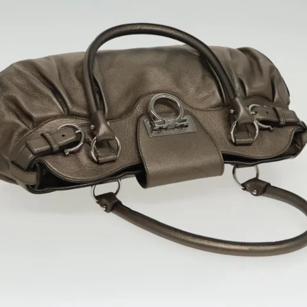Salvatore Ferragamo Pre-owned Leather handbags Gray Dames