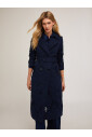 dubbelknappt-trenchcoat-i-tekniskt-tyg-med-broderi