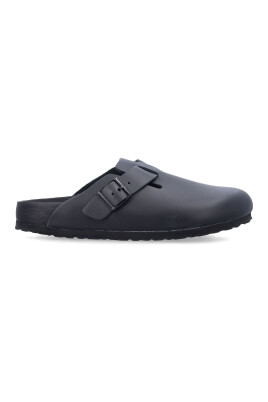 black-closed-shoes-with-cork-footbed