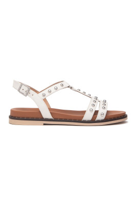 beige-sandaler-med-pietrine-detalj
