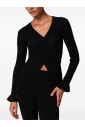 veste-noire-en-tricot-avec-poignets-evases