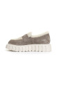 mocassin-en-daim-taupe-avec-ecomontone