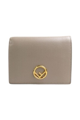pre-owned-fendi-roma-leather-wallet-compact-design
