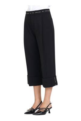 shorts-bermuda-noirs-avec-ruban-a-la-taille