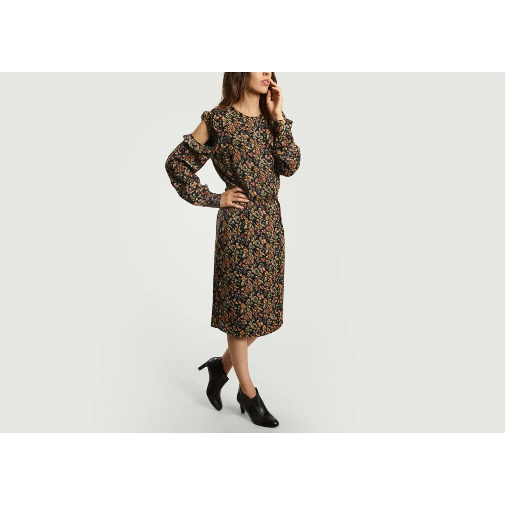 Essentiel Antwerp Zwarte Bloemen Midi Jurk met Peek-a-boo Schouders Black Dames