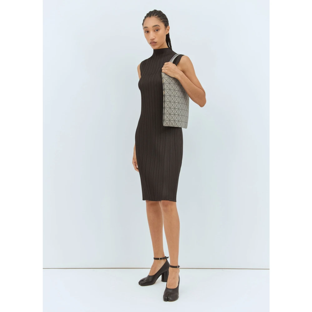 Issey Miyake Geplooide High-Neck Midi Jurk Gray Dames