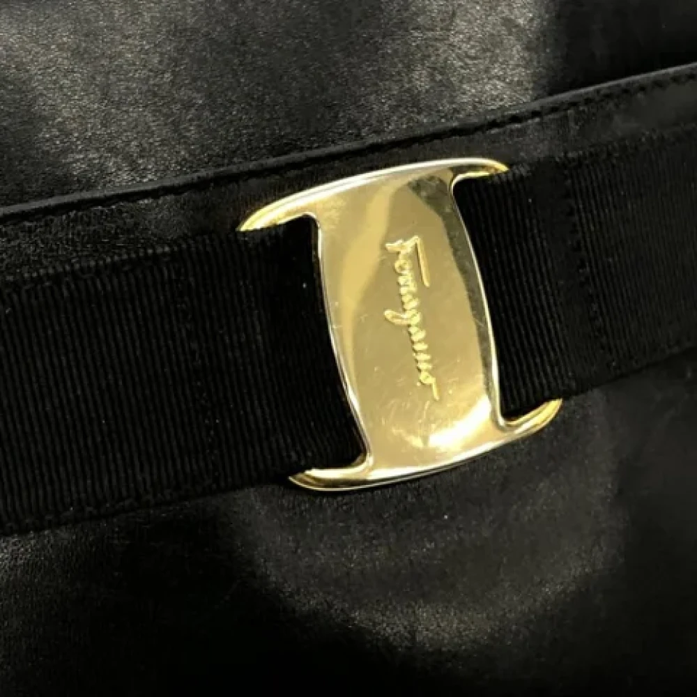 Salvatore Ferragamo Pre-owned Fabric shoulder-bags Black Dames