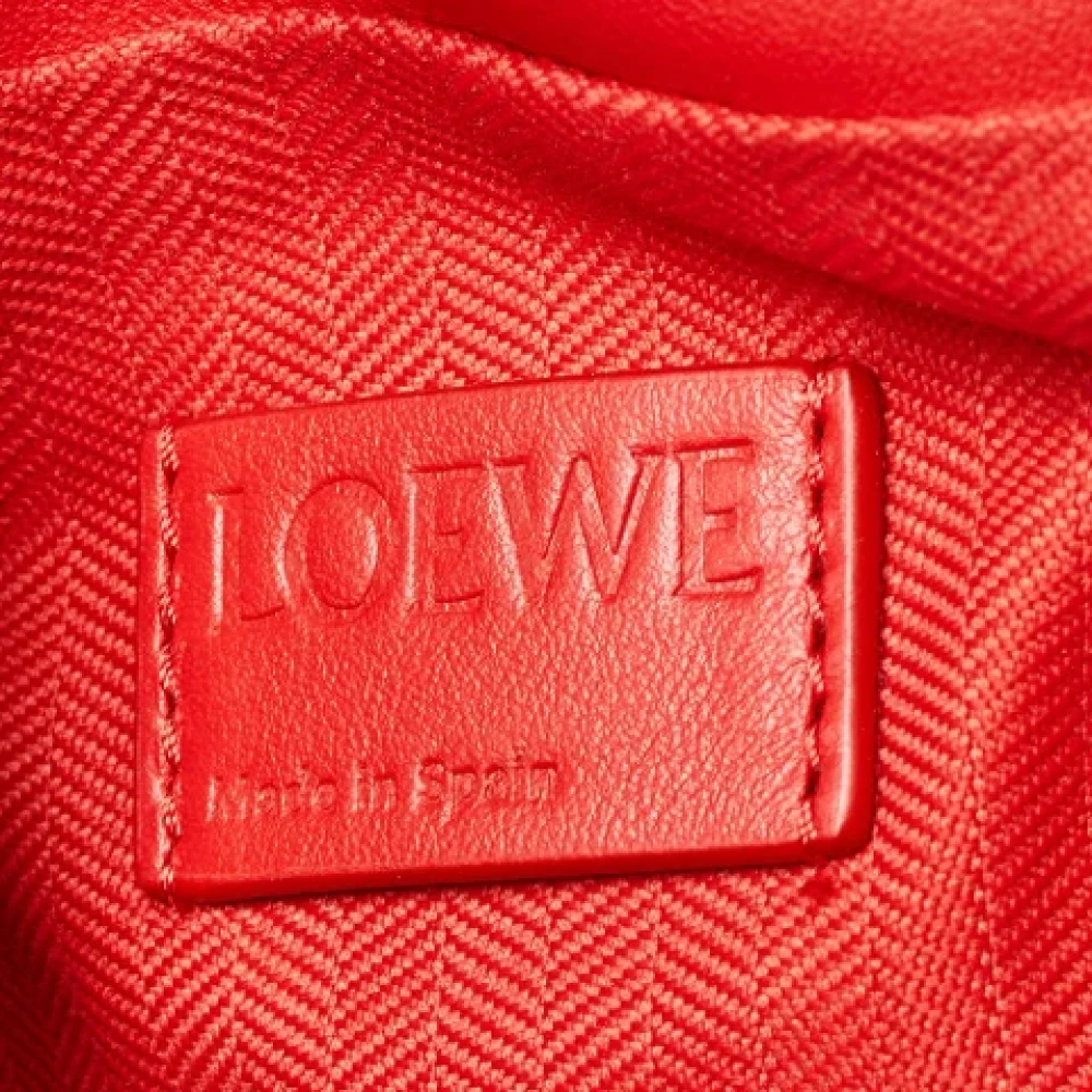 Loewe Pre-owned Leather clutches Red Dames