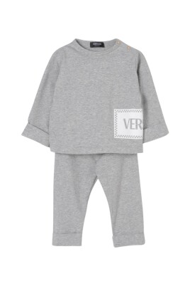 ensemble-de-vetements-avec-patch-logo