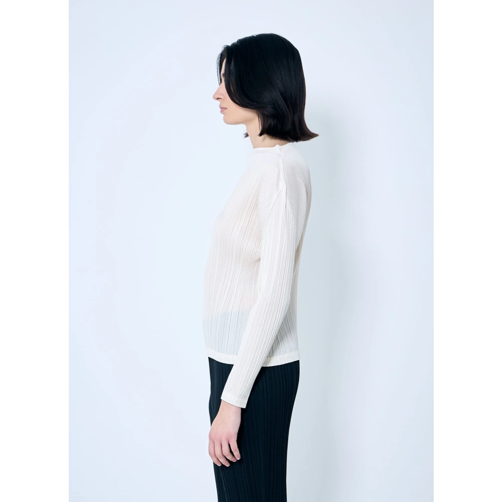 Issey Miyake Geplooide Top met Lange Mouwen en Boothals White Dames