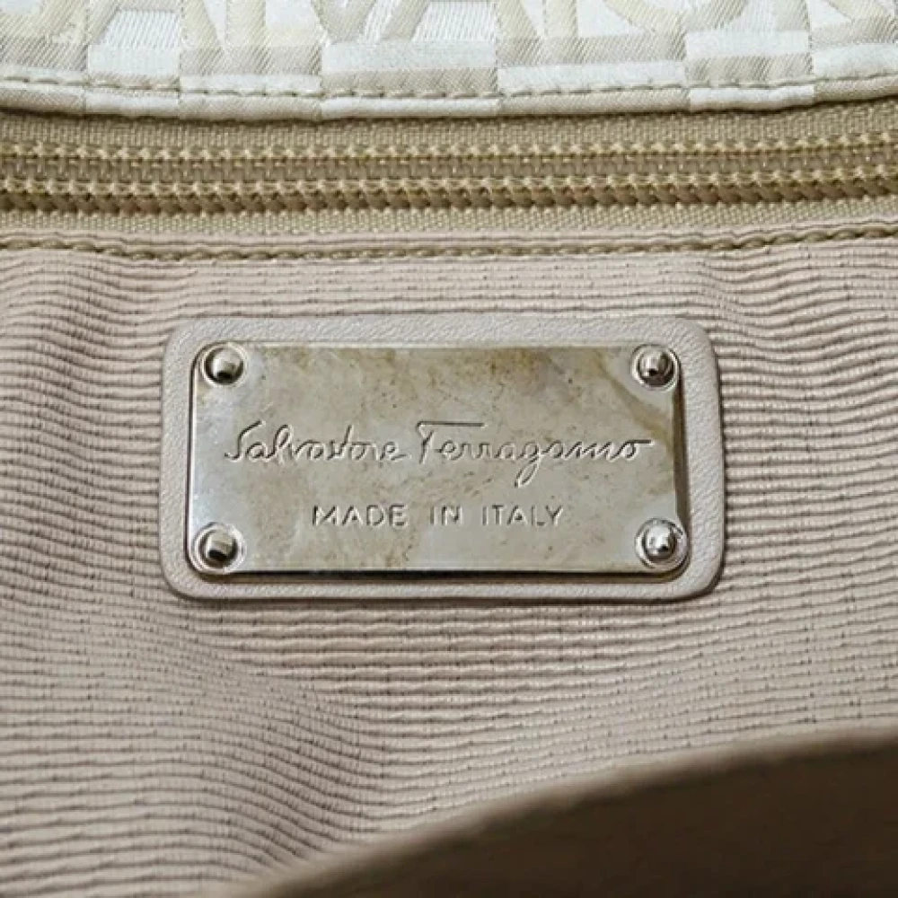 Salvatore Ferragamo Pre-owned Canvas handbags Beige Dames