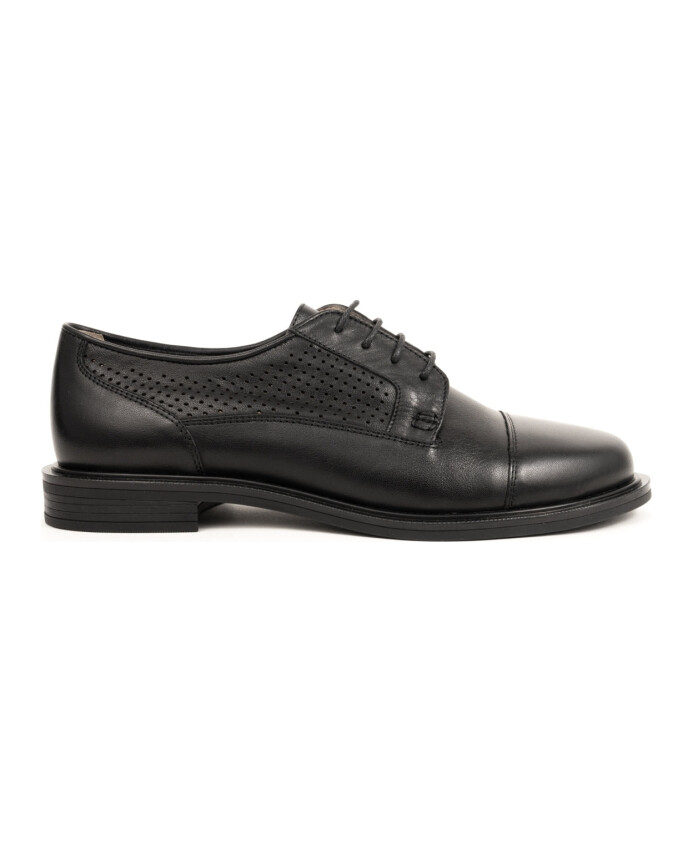 chaussures-noires-a-lacets