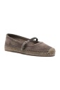 chaussures-plates-taupe-avec-boucle-laterale